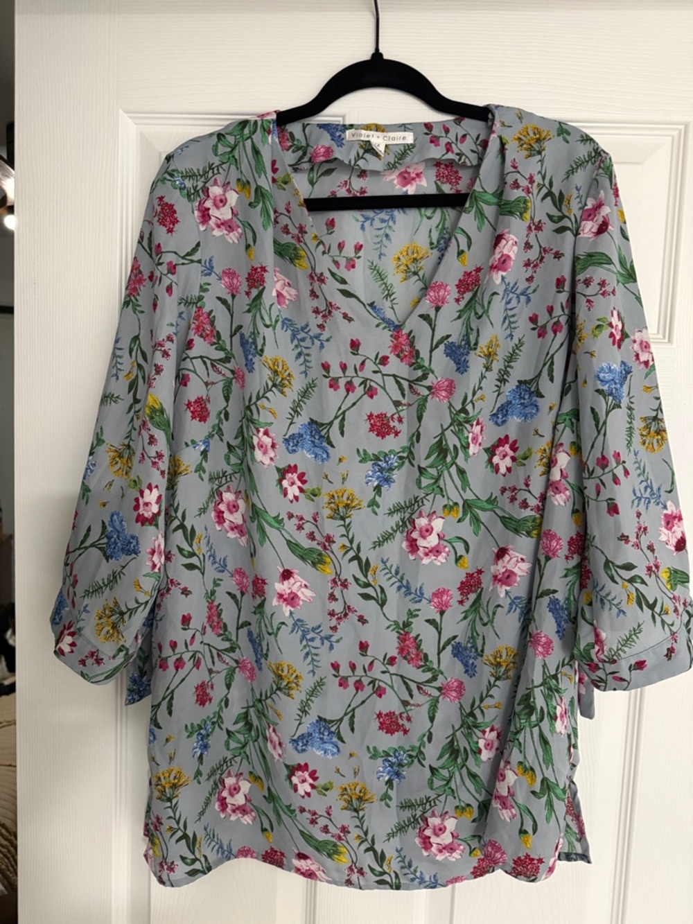 Violet & Claire Gray Floral V-Neck Tunic